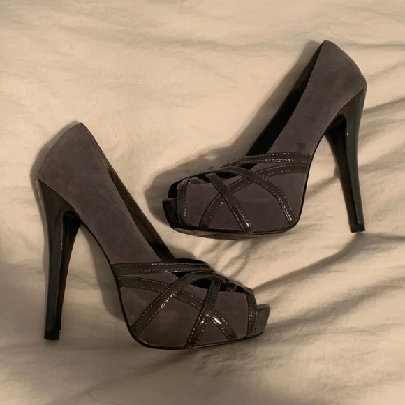 Gray Heels - Picture 1 of 1